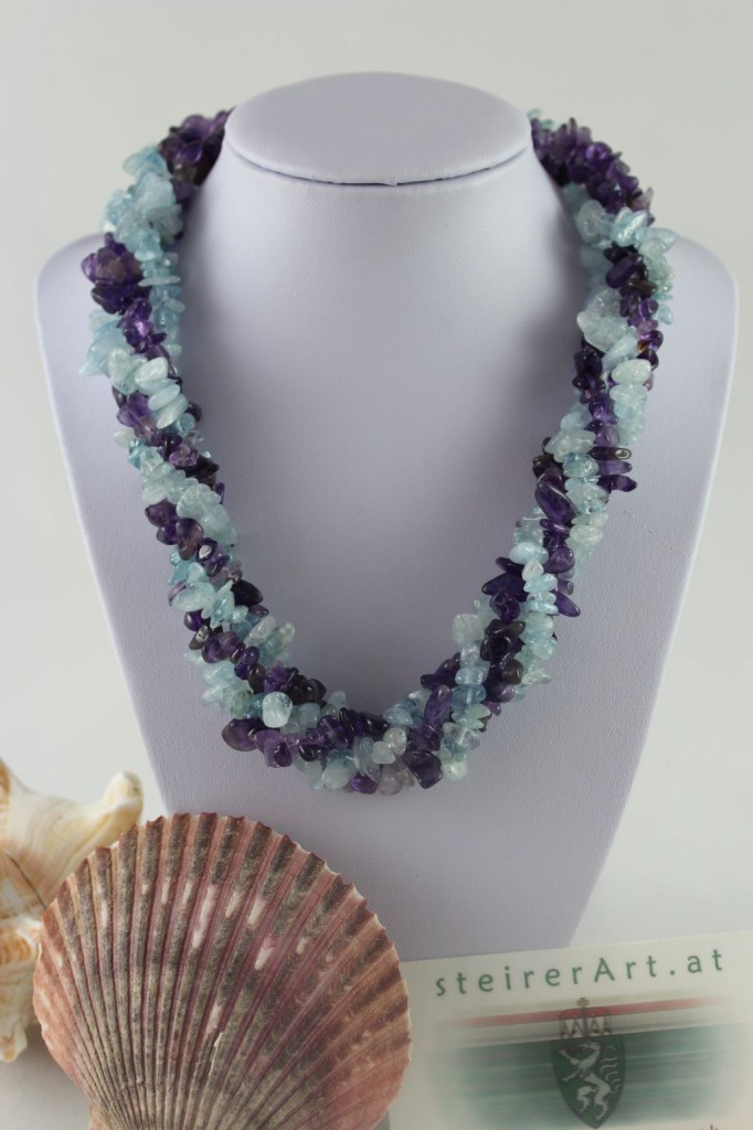 Kette aus Amethyst und Aquamarin,gedreht. €46.-